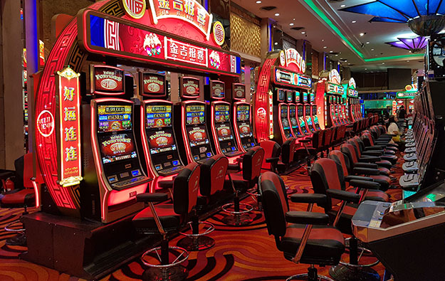 Exploring the Pros and Cons of Online Casinos